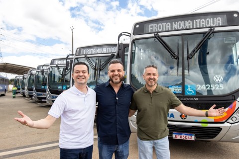 Itaquá entrega 30 novos ônibus; investimento ultrapassa R$ 25 milhões