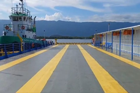 Governo de SP entrega nova balsa para a travessia entre Bertioga e Guarujá