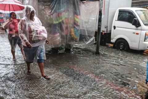 Mulher morre após carro ficar submerso em São Paulo
