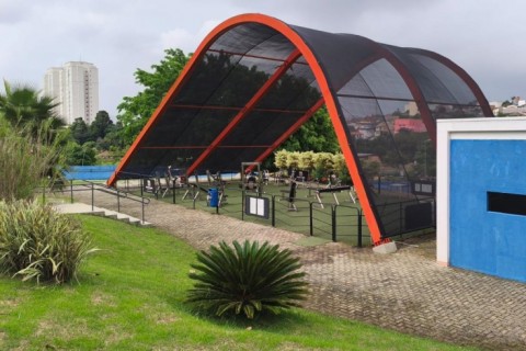 Cobertura da Academia do Jovem no Parque da Cidade é substituída e melhora condições de uso do espaço