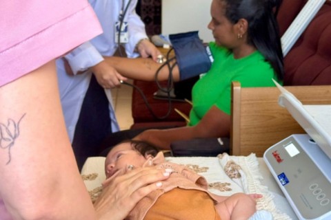 Prefeita Mara Bertaiolli e vice-prefeito Téo Cusatis lançam programa Mãe Mogiana em Casa