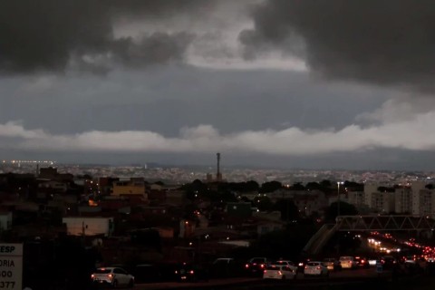 Defesa Civil alerta para chuva severa no centro e na zona leste de SP