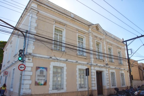 Exposição "Coralina Cores e Colagens" segue em cartaz na Pinacoteca de Mogi das Cruzes até o mês de maio